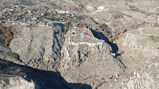 Harput Kalesi'nin tarihi çıkan buluntular ile 2 bin 200 yıl geriye gitti