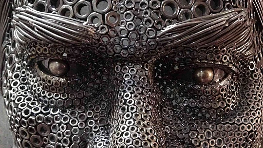 Heykel sanatçısı Keçeci 2 bin endüstriyel atıktan Atatürk portesi yaptı