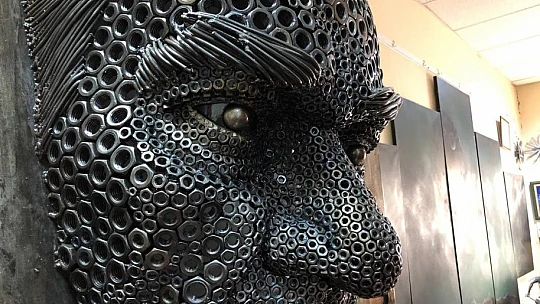 Heykel sanatçısı Keçeci 2 bin endüstriyel atıktan Atatürk portesi yaptı