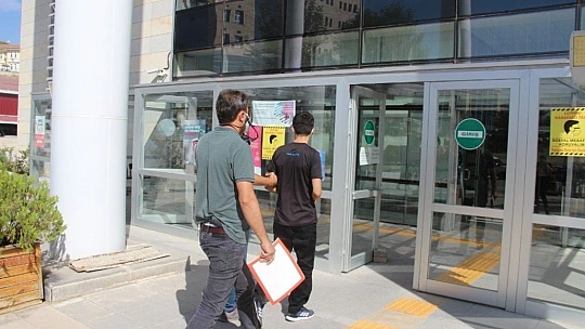 Hırsız, önce güvenlik kamarasına sonra polise yakalandı