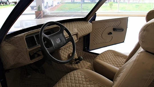 Hurda otomobil, üstü açık lüks otomobile döndü