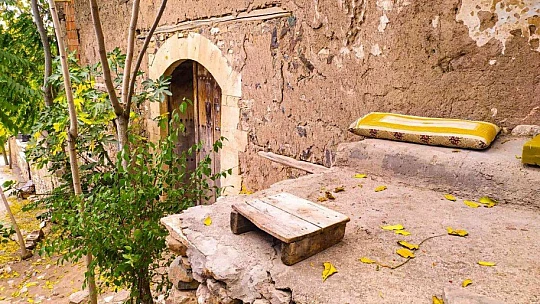 Hüseynik Mahallesi'ndeki tarihi konaklar, sonbaharla birlikte ayrı bir güzelliğe büründü