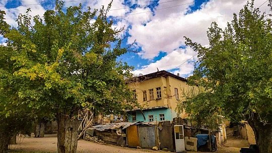 Hüseynik Mahallesi'ndeki tarihi konaklar, sonbaharla birlikte ayrı bir güzelliğe büründü