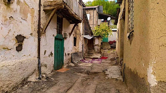 Hüseynik Mahallesi'ndeki tarihi konaklar, sonbaharla birlikte ayrı bir güzelliğe büründü