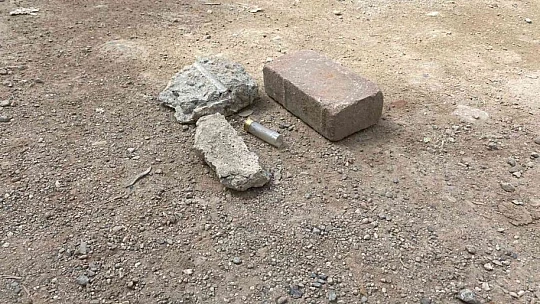 Husumetlisine pompalı tüfekle ateş ederken işçiyi yüzünden yaraladı