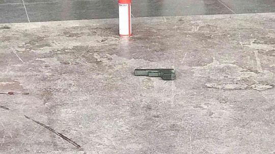 Husumetlisini silahla kafasından vurup, yanındaki kişiyi darp etti