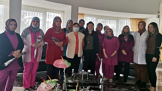 Huzurevinde kadınlar günü kutlandı