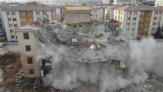 İki depremde 16 bin 773 yapı ağır hasar aldı, 5 bin 664'ünün yıkımı yapıldı