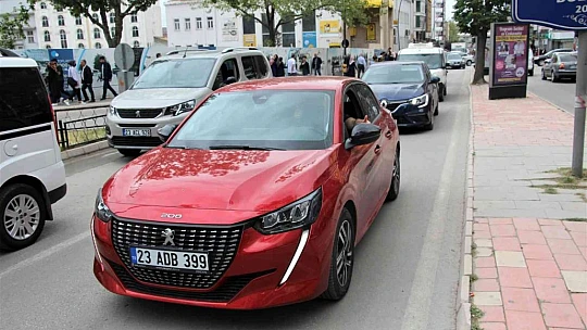 İleri Sürüş Teknikleri Uzmanı Saraç, 'Yolculuğa çıkmadan önce yoğurt, ayran gibi süt ve süt mamulleri kesinlikle tüketmemelidir'