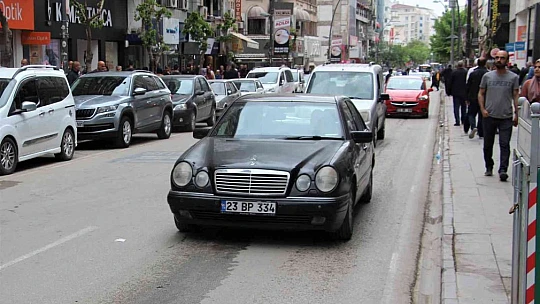 İleri Sürüş Teknikleri Uzmanı Saraç, 'Yolculuğa çıkmadan önce yoğurt, ayran gibi süt ve süt mamulleri kesinlikle tüketmemelidir'