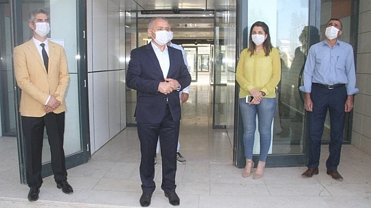 İlk ders yılı zili okullarda öğrencisiz çaldı