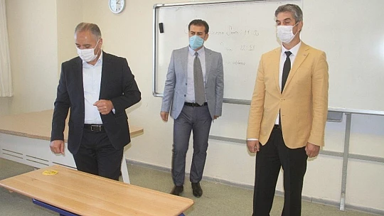 İlk ders yılı zili okullarda öğrencisiz çaldı