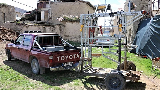 İnekler için manikür pedikür zamanı