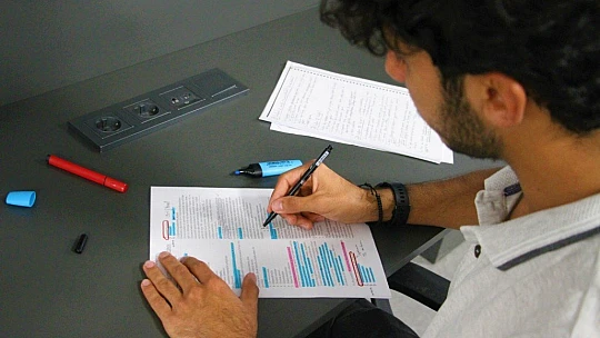 İnşaatında çalıştığı kütüphanede şimdi tıp fakültesi öğrencisi olarak çalışıyor