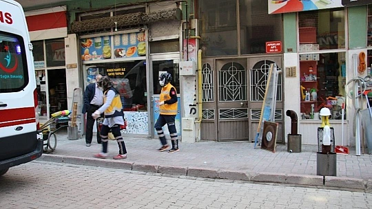 İtfaiye camı kırıp içeri girdi, 56 yaşındaki kadının cansız bedeniyle karşılaştı