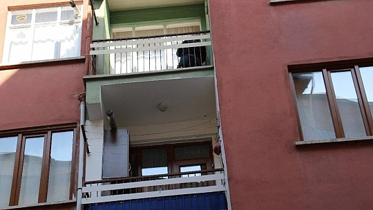 İtfaiye camı kırıp içeri girdi, 56 yaşındaki kadının cansız bedeniyle karşılaştı