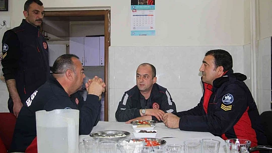 İtfaiyeciler ilk sahuru görev başında yaptı