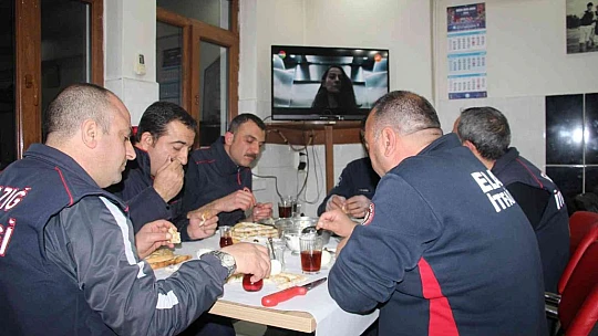 İtfaiyeciler ilk sahuru görev başında yaptı