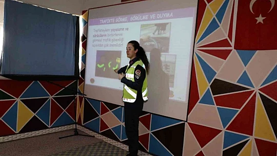 Jandarma, öğrencilere trafik güvenliği eğitimi verdi