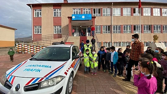 Jandarmadan çocuklara  trafik eğitimi