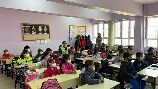 Jandarmadan çocuklara  trafik eğitimi