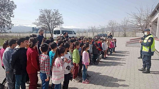 Jandarmadan öğrencilere trafik güvenliği eğitimi