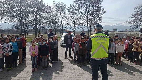Jandarmadan öğrencilere trafik güvenliği eğitimi