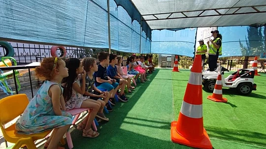 Jandarmadan öğrencilere trafik güvenliği eğitimi