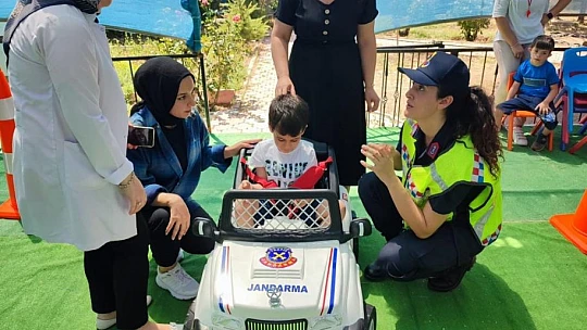 Jandarmadan öğrencilere trafik güvenliği eğitimi