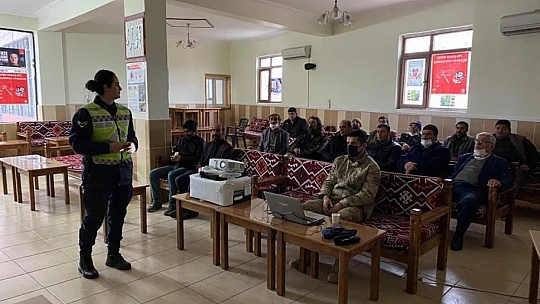 Jandarmadan traktör sürücülerine eğitim