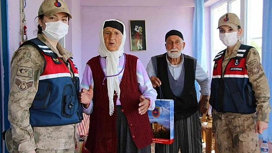 Jandarmayla yaşadığı 'bayram harçlığı' diyaloğuyla gönüllere taht kurmuştu, acı haberi geldi