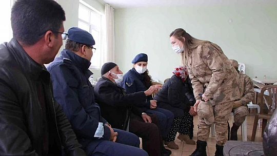 Jandarmayla yaşadığı 'bayram harçlığı' diyaloğuyla gönüllere taht kurmuştu, acı haberi geldi