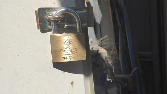 Kabloları çalmak isteyen hırsız yanlış kabloyu kesince 40 dairenin elektronik cihazı yandı