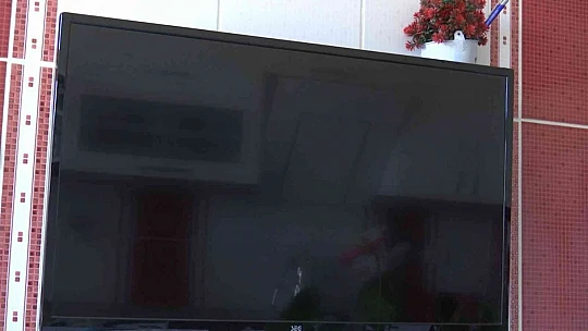 Kabloları çalmak isteyen hırsız yanlış kabloyu kesince 40 dairenin elektronik cihazı yandı