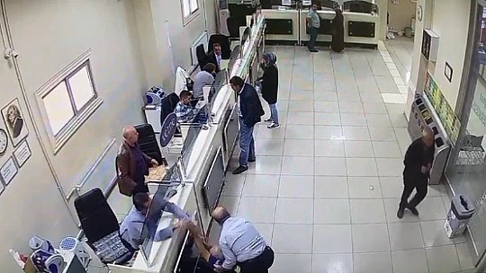 Kalp krizi geçiren vatandaşı kalp masajı ile hayatta tutan belediye personeli İHA'ya konuştu