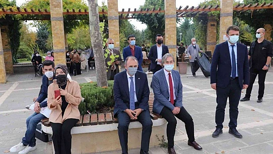 Kampüste öğrenciler halk oyunları ile gönüllerince eğlendi