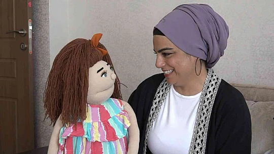Kaniye öğretmen 'kuklaların sesi' oldu