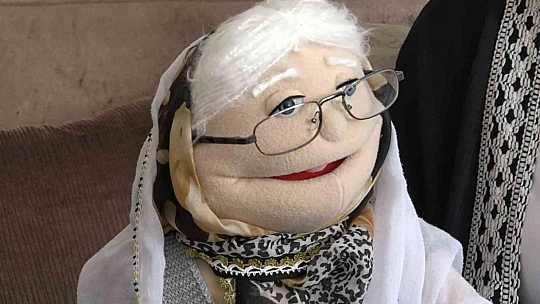 Kaniye öğretmen 'kuklaların sesi' oldu