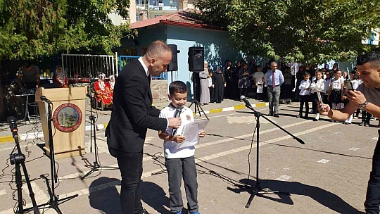 Karakoçan'da ilköğretim haftası kutlandı