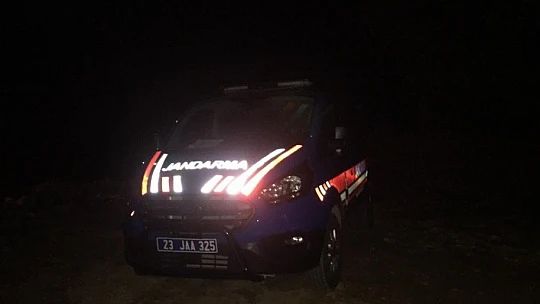Kardeş, kazara özçekim yapan ağabeyi ve 3 arkadaşını tüfekle yaraladı