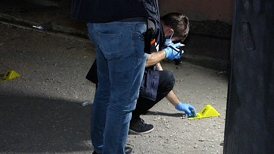 Kardeşi ve 2 yeğenini tüfekle yaraladı