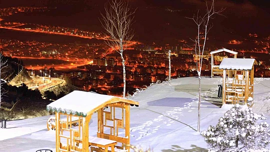 Karla kaplanan Harput'ta gece ışıkları ile görsel şölen