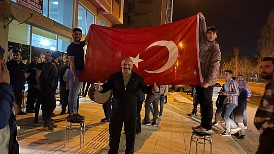 Kavga ihbarına giden polise davul ve klarnet eşliğinde halaylı sürpriz
