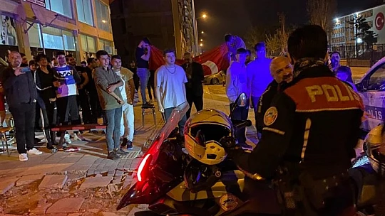 Kavga ihbarına giden polise davul ve klarnet eşliğinde halaylı sürpriz