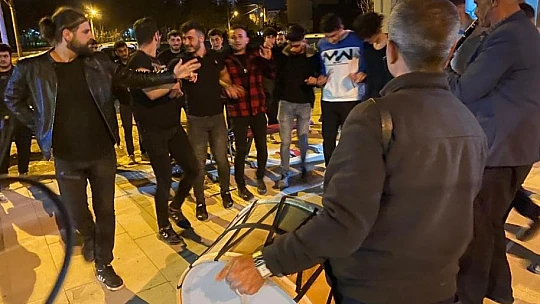 Kavga ihbarına giden polise davul ve klarnet eşliğinde halaylı sürpriz