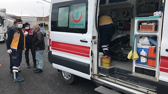 Otomobil ile hafif ticari araç çarpıştı: 6 yaralı