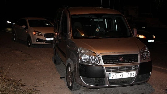 Kazada savrulan araç tırın altına girdi, sıkışan yaralı kurtarıldı