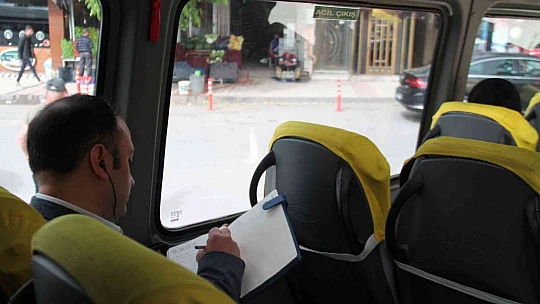 Kemal Sunal'ın oynadığı 'Atla Gel Şaban' filmi Elazığ'da gerçek oldu: Minibüse binmeden yazamıyor