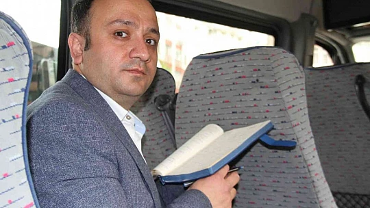 Kemal Sunal'ın oynadığı 'Atla Gel Şaban' filmi Elazığ'da gerçek oldu: Minibüse binmeden yazamıyor