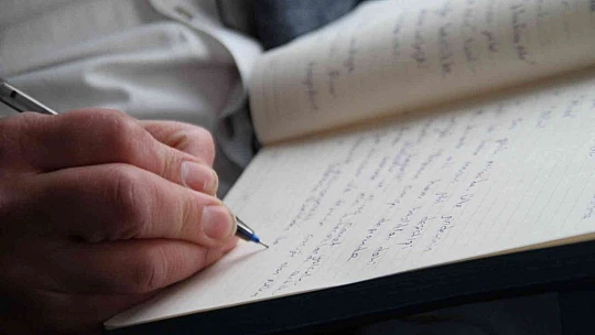 Kemal Sunal'ın oynadığı 'Atla Gel Şaban' filmi Elazığ'da gerçek oldu: Minibüse binmeden yazamıyor